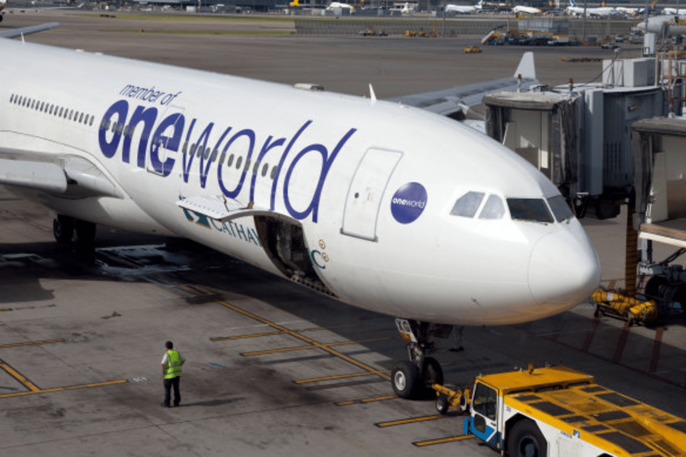Which Oneworld Airline Soars to 352 Destinations?